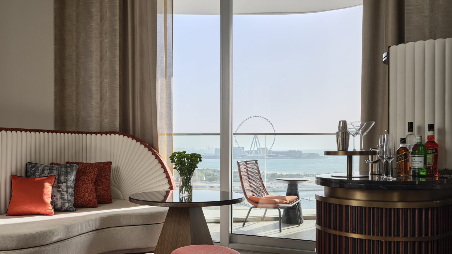 W Dubai - Mina Seyahi_Fantastic Room (3)
